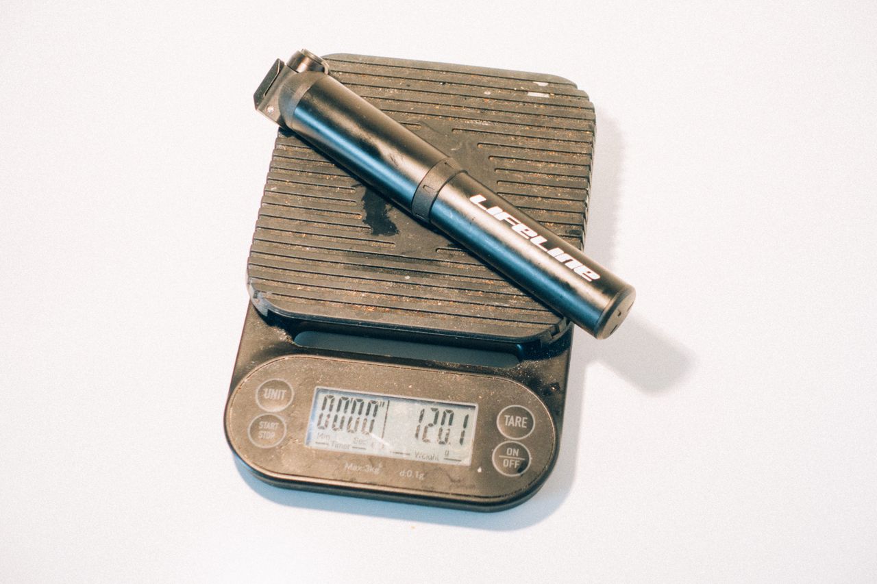 co2 inflators vs mini pumps
