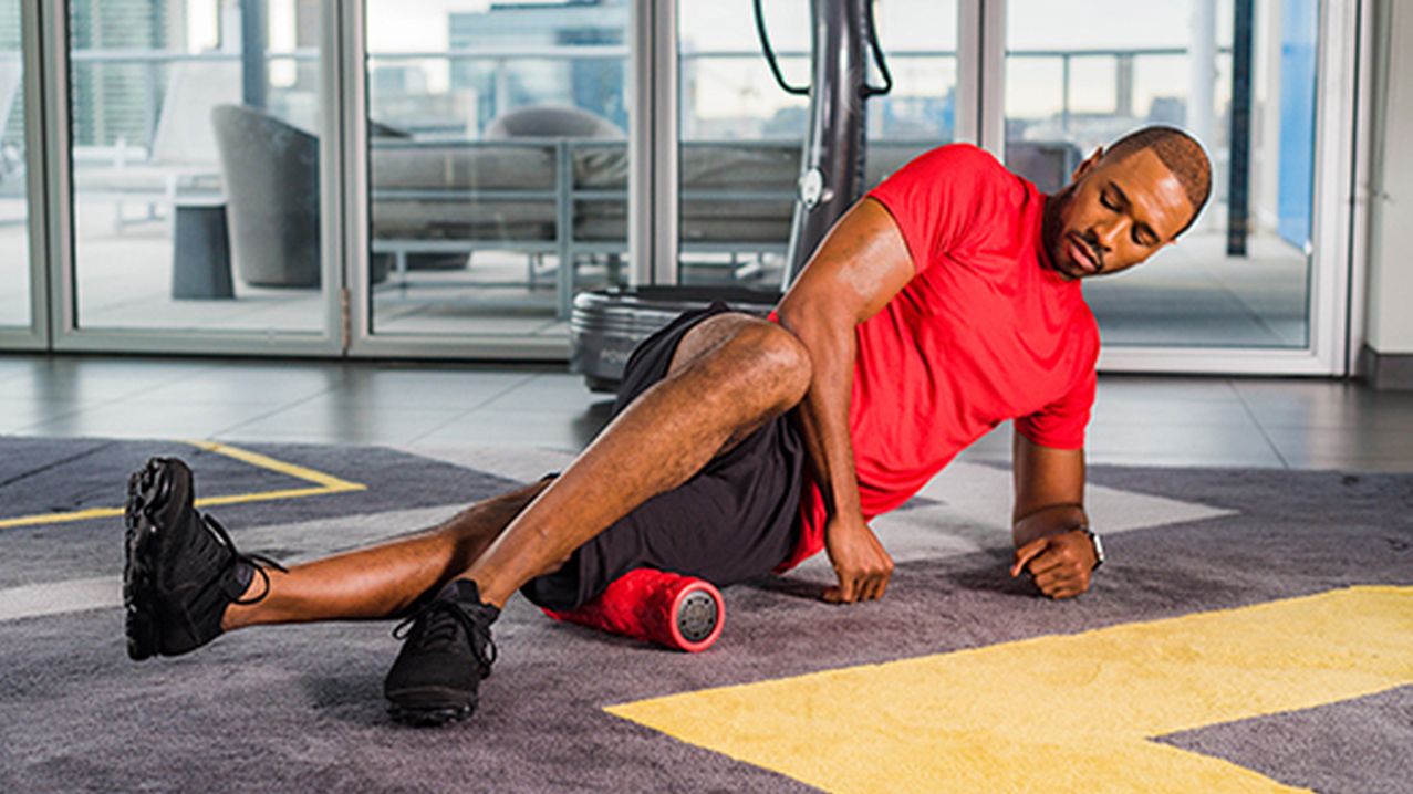 How to use a foam roller: Image shows man foam rolling his legs