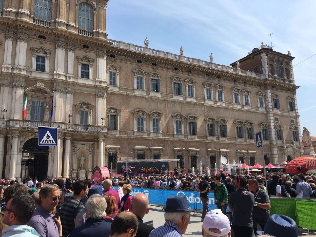 The start was held in Modena's Piazza Grande