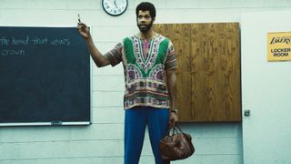Solomon Hughes as Kareem Abdul-Jabbar in the Lakers locker room in Winning Time season 2 episode 1