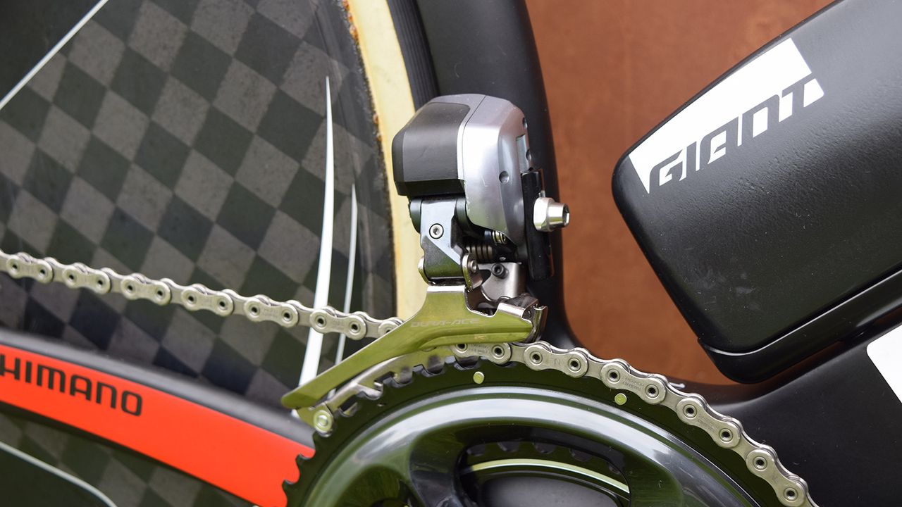 The bike is equipped with a 9000 series Shimano Dura-Ace front derailleur