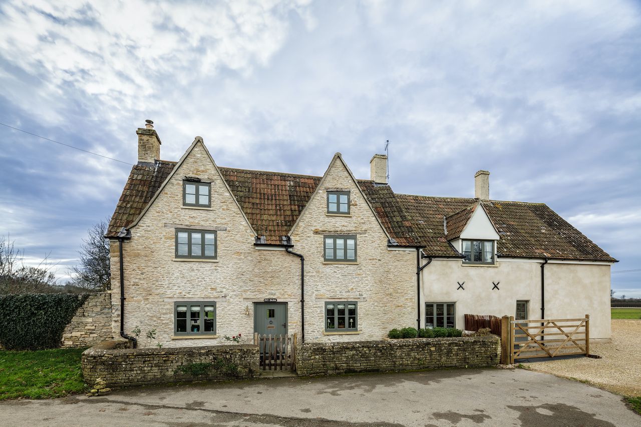 Jenny and Tim wanted to ensure that the new extension, although distinctly modern in appearance, would also echo the original form and materials of the 17th-century building.