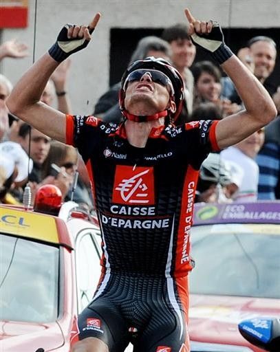 Luis Le&oacute;n S&aacute;nchez (Caisse d'Epargne) does the "gracias a Dios"