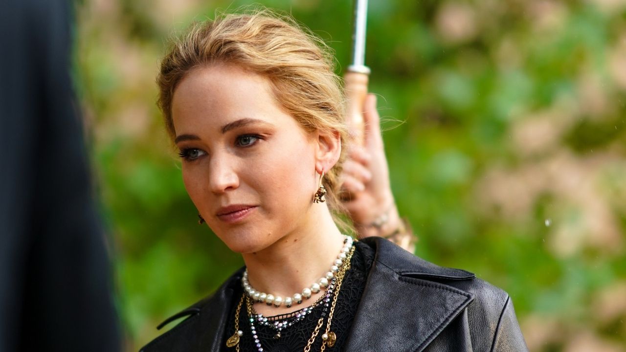 Jennifer Lawrence, when is Jennifer Lawrence&#039;s baby due and who is she married to?