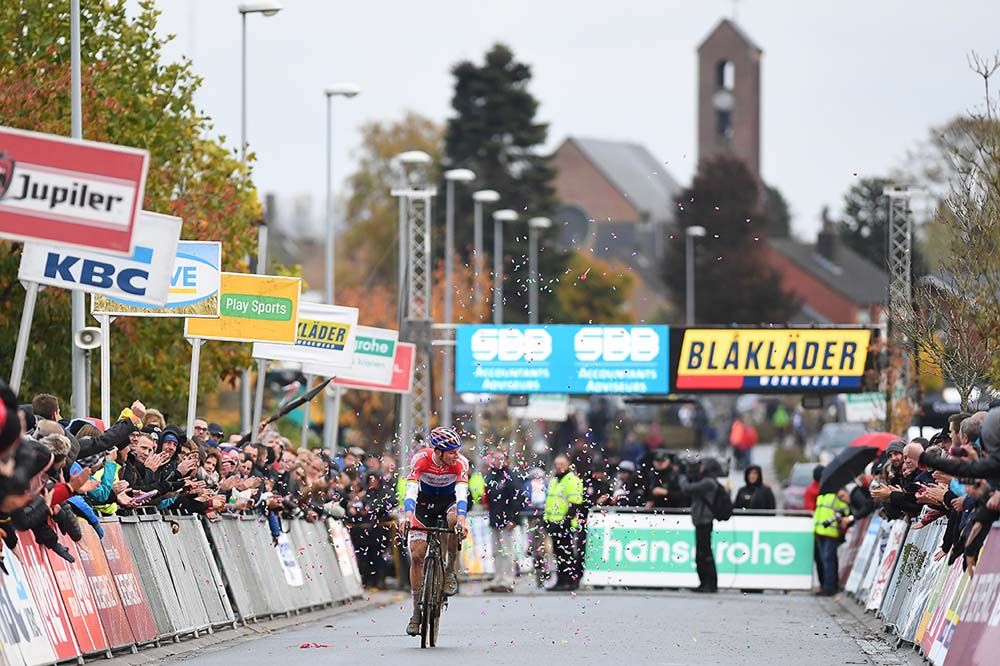 Here comes Mathieu Van der Poel (Beobank-Corendon)