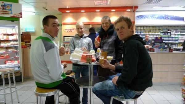 A 5:00 am breakfast stop on the way to the Dalby World Cup venue