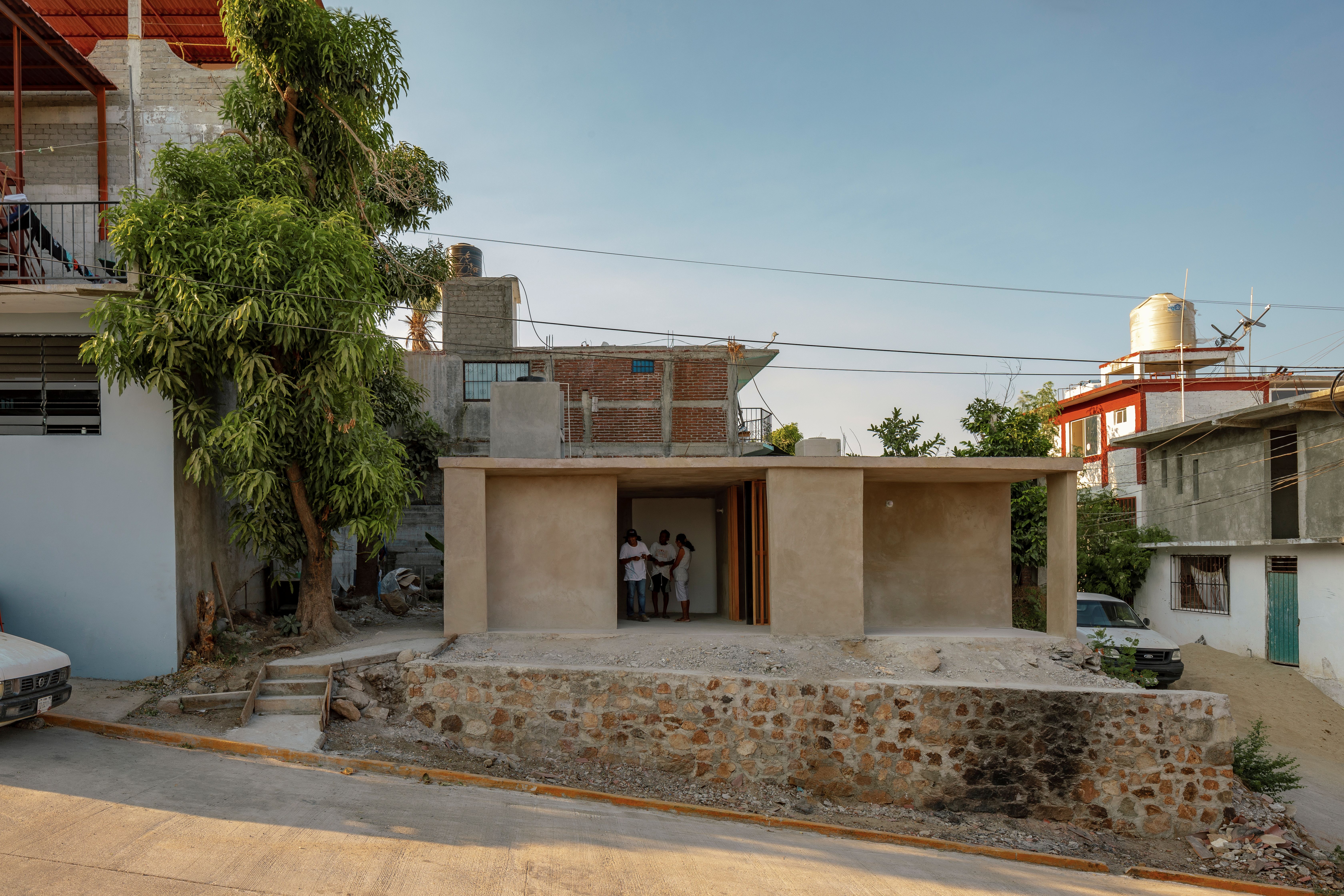 Manuel Cervantes Estudio Kon-tigo housing project in Acapulco, Mexico