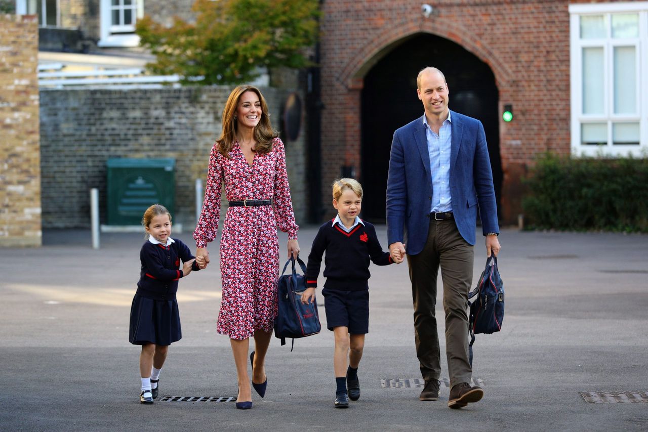 Princess Charlotte of Cambridge, accompanied by her father, Britain&#039;s Prince William, Duke of Cambridge, her mother, Britain&#039;s Catherine, Duchess of Cambridge and brother, Britain&#039;s Prince George of Cambridge, arrives for her first day of school at Thomas&#039;s Battersea in London on September 5, 2019. (Photo by Aaron Chown / POOL / AFP) (Photo by AARON CHOWN/POOL/AFP via Getty Images)