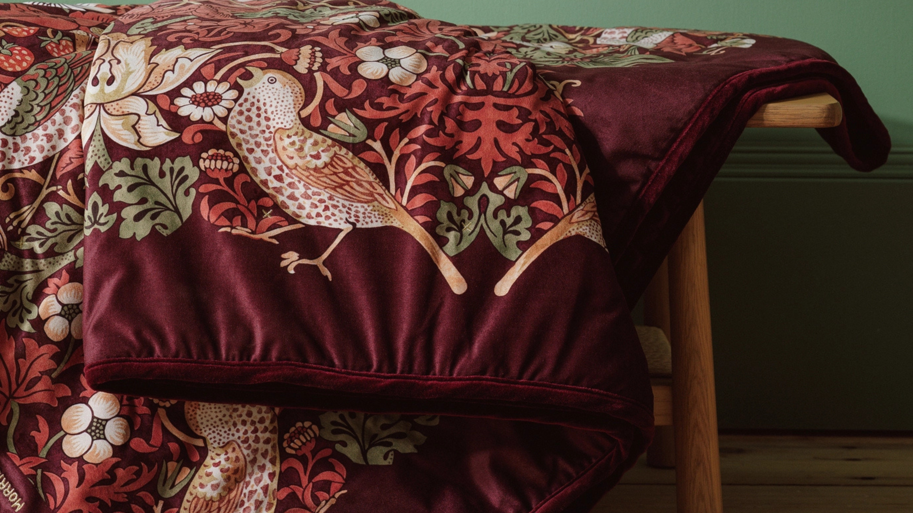 Habitat x Morris &amp; Co. Strawberry Thief Throw - 200x150cm