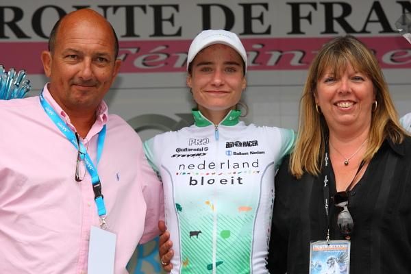Marianne Vos (Nederland Bloeit) on the podium after her victory with the Mayor of Lavare and race organiser Brigitte Gerardin.