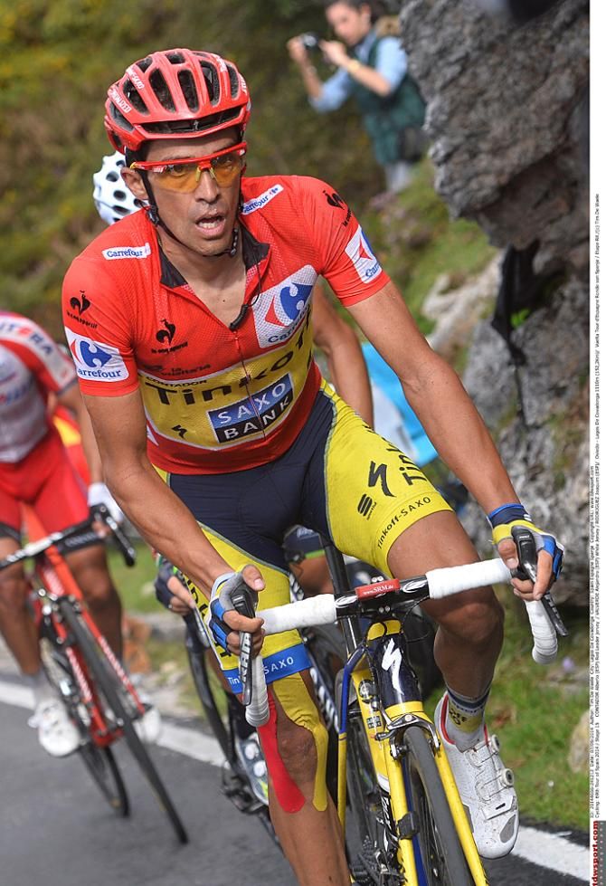 Alberto Contador (Tinkoff-Saxo) in the red jersey