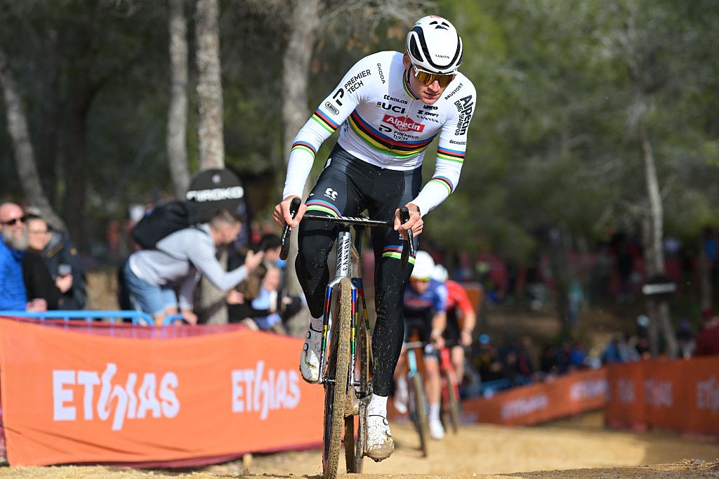 UCI Cyclo-cross World Cup Benidorm: Mathieu van der Poel devastates opposition with stunning solo long-distance attack 