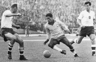 Garrincha in action for Brazil in the 1962 World Cup final against Czechoslovakia