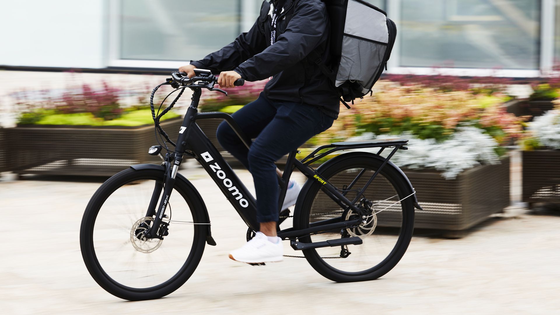 This new ebike is built for Deliveroo couriers and I think it looks