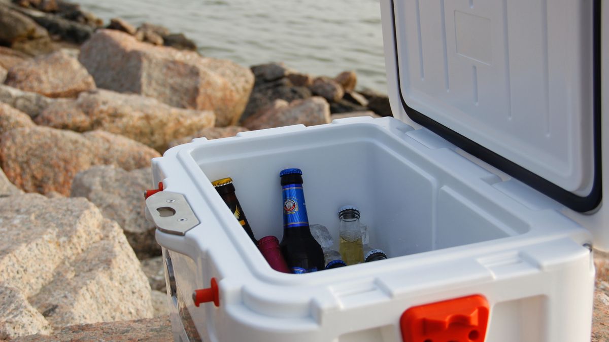 Open cooler with beverages