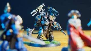 Warhammer 40K Kravek Morne model facing off against other heroes
