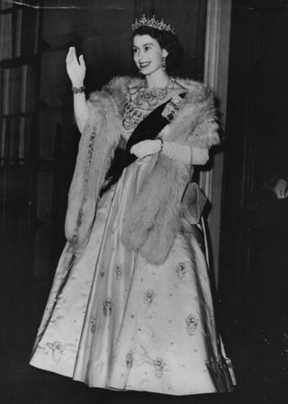 queen elizabeth best fashion 1952