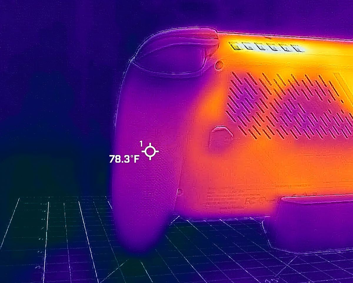 A picture taken with a thermal camera showing the Xbox Ally grip reaches 78 degrees F.