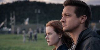 Amy Adas and Jeremy Renner in Arrival
