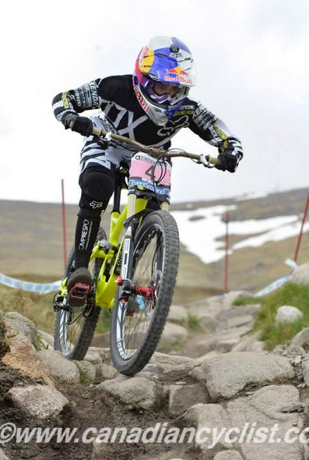 Myriam Nicole (Commencal / Riding Addiction)