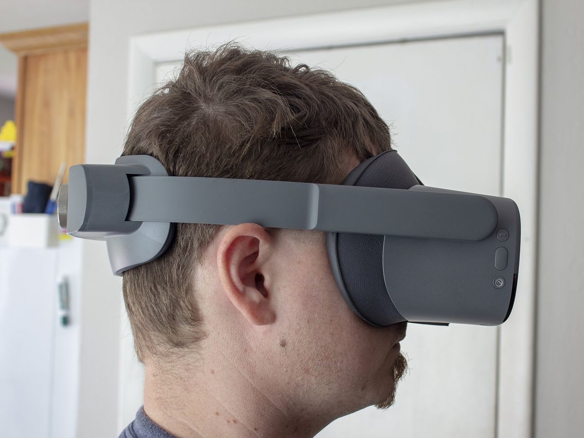 Pico Neo 2 Eye On Head Side