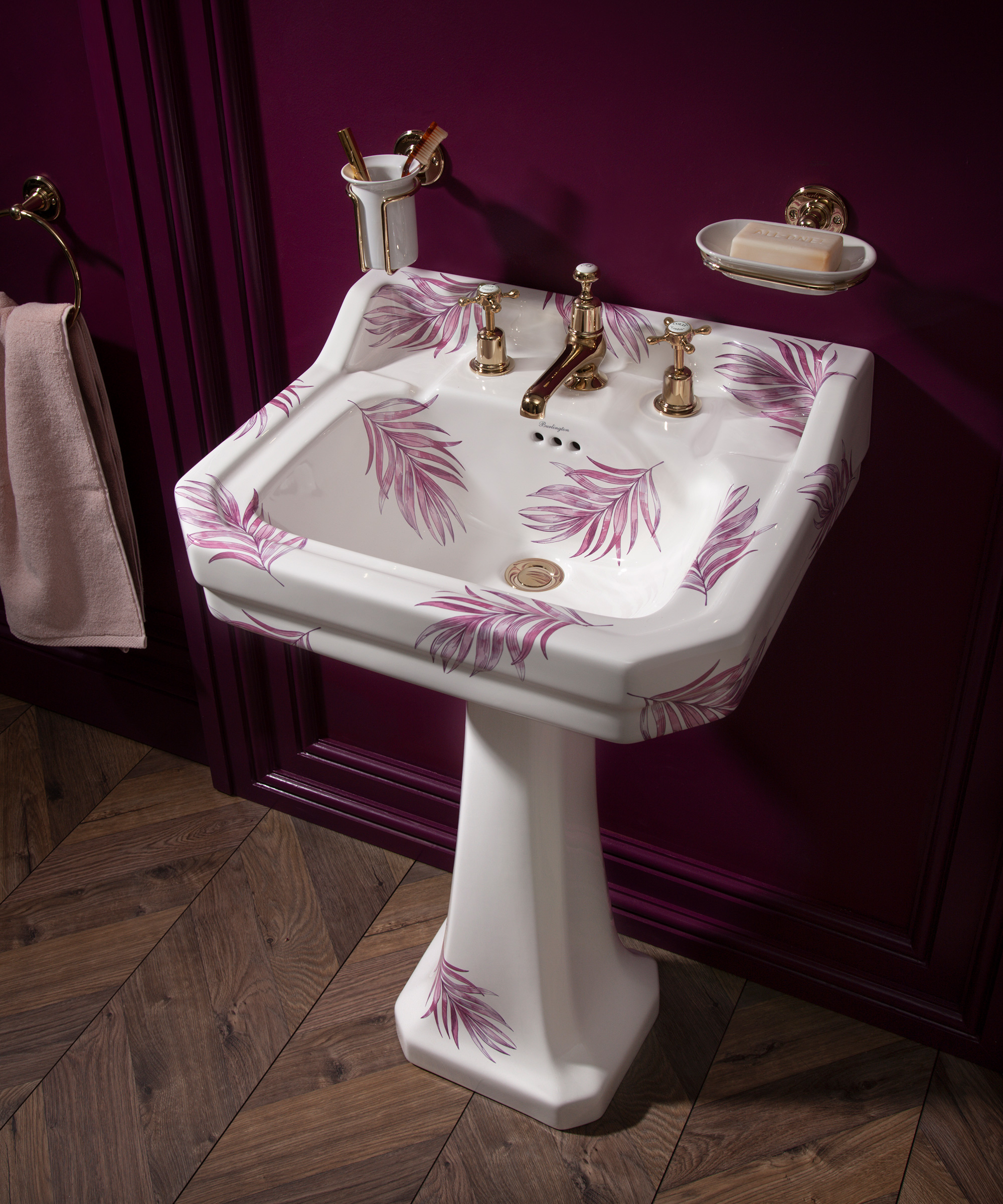 ceramic pedestal basin with pattern