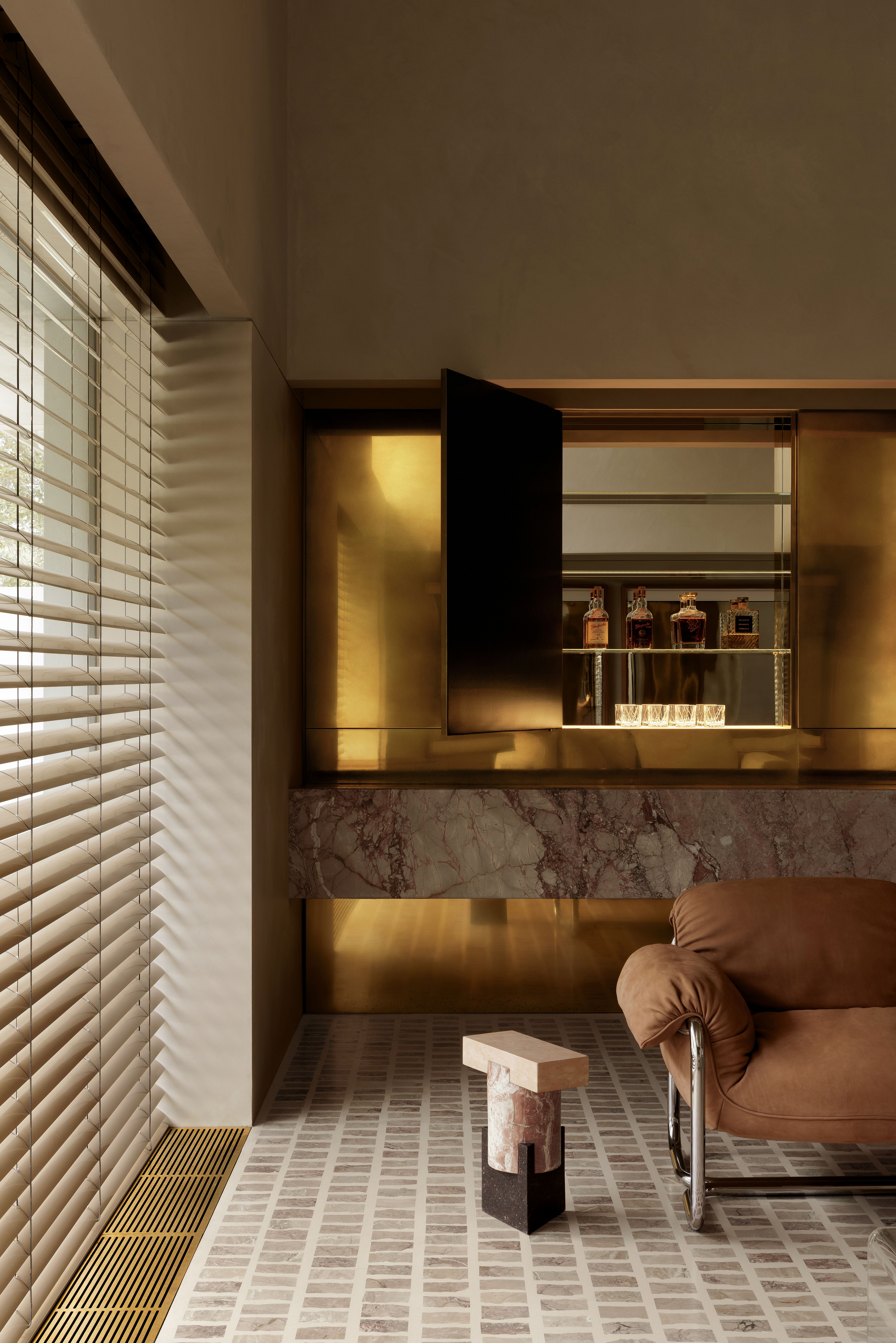 Open bar unit in lounge space