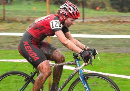 Amanda Carey (Kenda-Trainwitheric.com) chasing Elliot with a lap to go