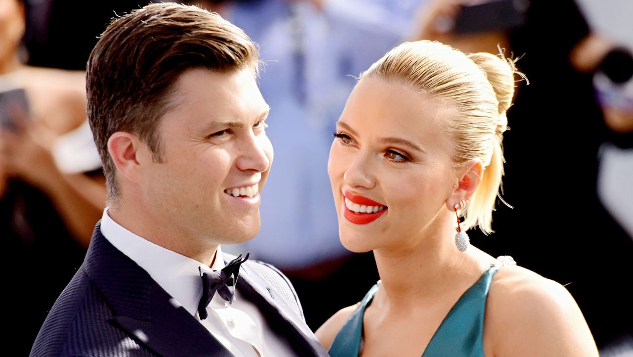 los angeles, california january 19 colin jost l and scarlett johansson attend the 26th annual screen actors guild awards at the shrine auditorium on january 19, 2020 in los angeles, california photo by chelsea guglielminogetty images