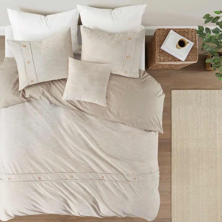 Neutral comforter set