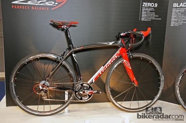 Wilier Triestina's new Zero.9 uses the same external shape as the Zero.7 but with a less advanced carbon fiber blend for more weight but a much lower price tag.