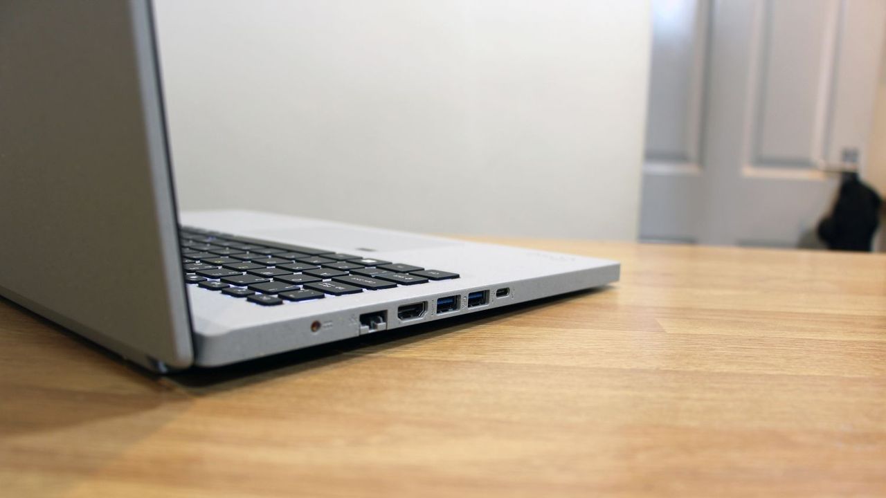 Acer Aspire Vero laptop_ports on left side