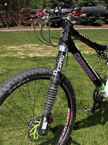 In spite of its 110mm of travel and superb rigidity, the Cannondale Lefty Speed Carbon SL fork has a claimed weight of just 1.16kg (2.55lb).