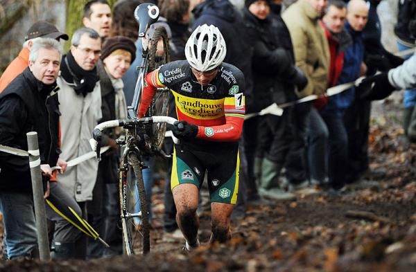 Sven Nys attacks the run-up