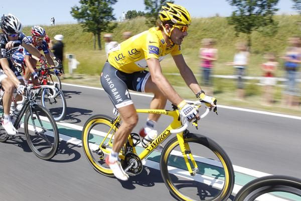 Fabian Cancellara (Saxo Bank) is fully color-coordinated on his first day in the race lead.