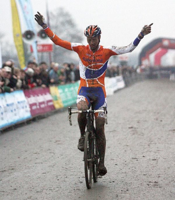 Gerben de Knegt (Rabobank) solos to victory in Fa&egrave; di Oderzo, the Dutchman's first win in over two years.