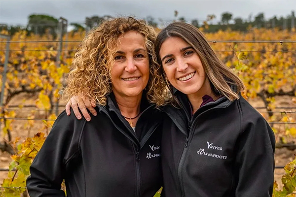 Vinyes-d%E2%80%99Olivardots-owner-Carme-Casacuberta-with-her-winemaker-daughter-Carlota-Pena-Credit-Vinyes-d%E2%80%99Olivardots..jpg