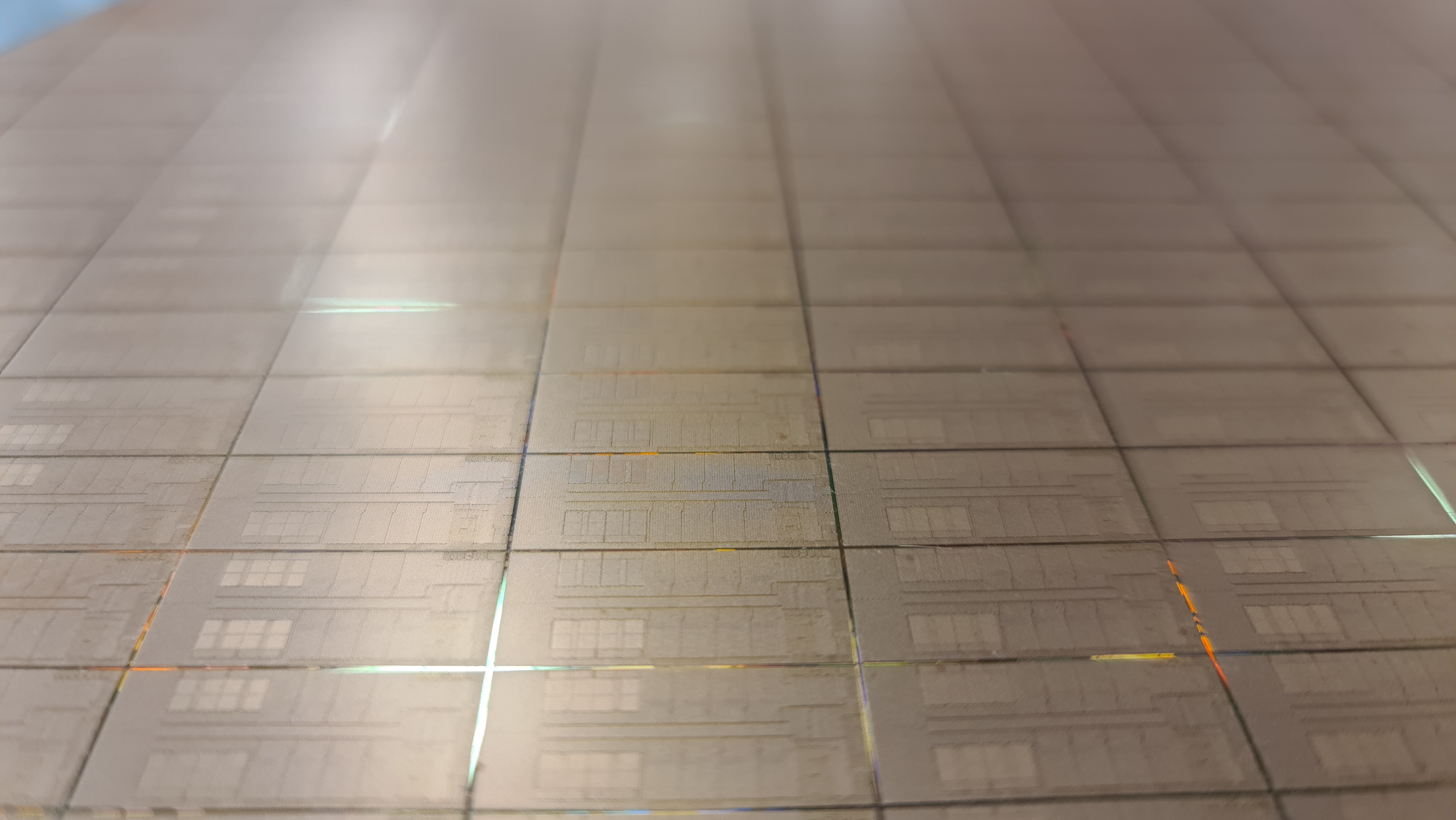 Intel Raptor Lake wafer up-close