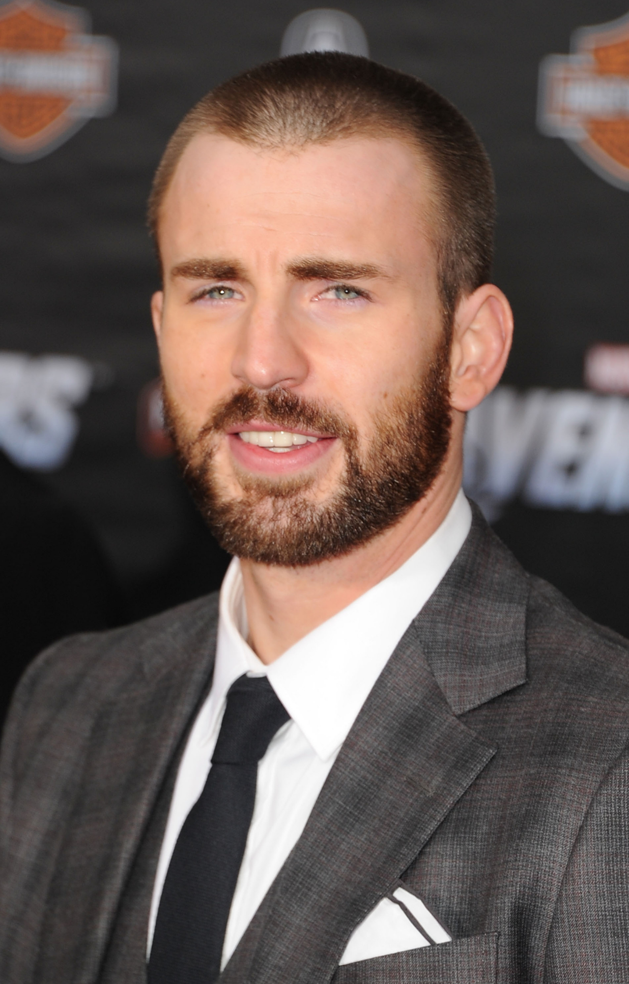 Chris Evans attends The Avengers premiere