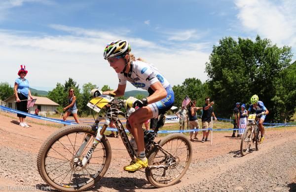 World champion Catharine Pendrel (Luna Pro Team) trying to bring back Gould on lap three