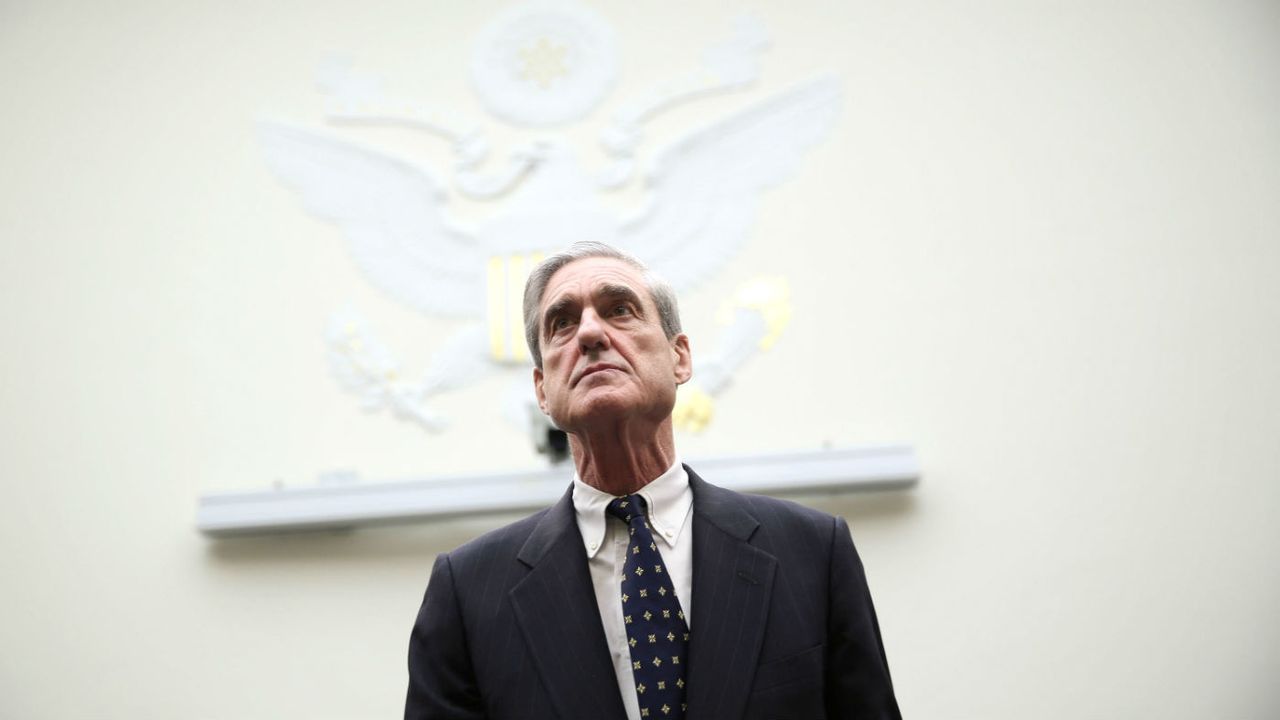 Special investigator Robert Mueller is to hand down his first indictments today