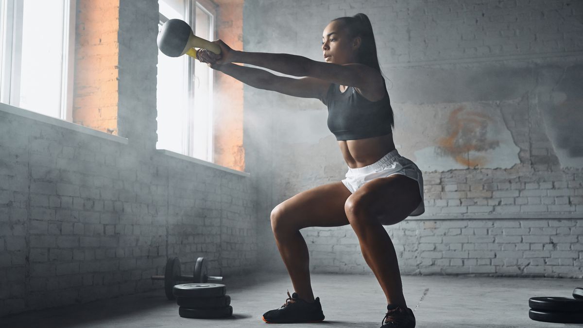 Use this 30-minute kettlebell workout to develop core strength, burn fat, and build muscle