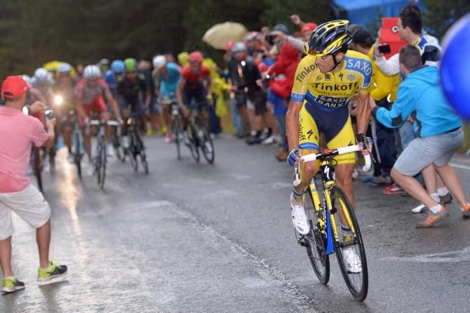 Alberto Contador (Tinkoff-Saxo) checks the distance back to the select group