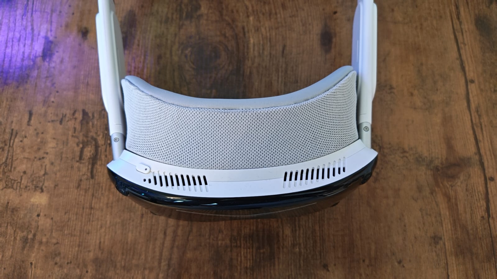 The top of the Pimax Dream Air headset