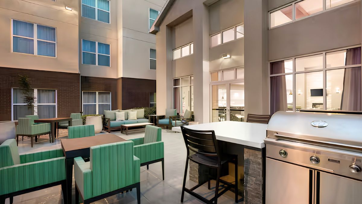 Hilton Dallas Courtyard