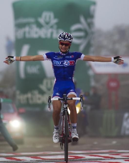 Kenny Elissonde (FDJ) wins atop the Angliru.