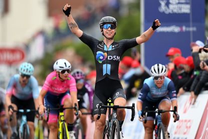Lorena Wiebes wins stage four of the 2021 Women's Tour