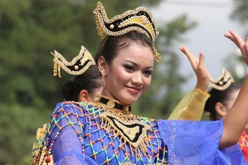 Traditional Malay dress on this dancer, as seen before the start of one of the stages