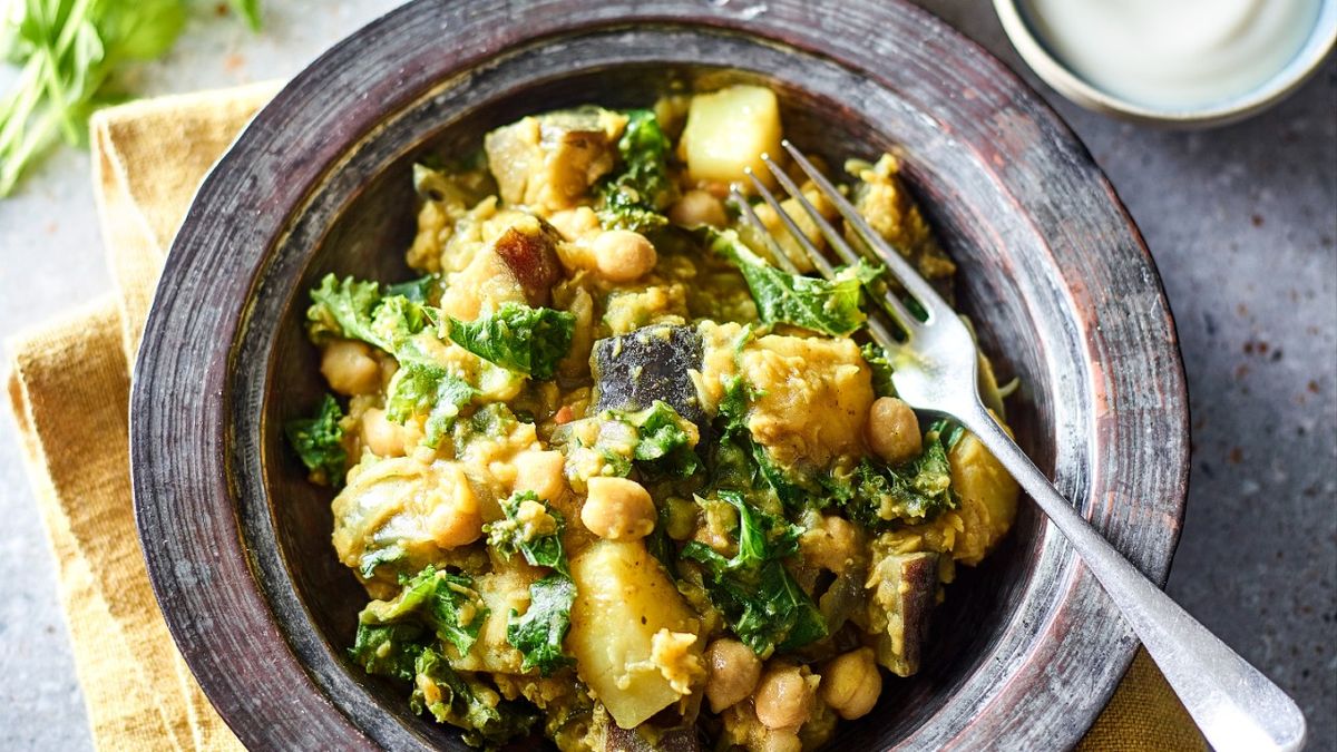 Kale and chickpea dhansak in a bowl