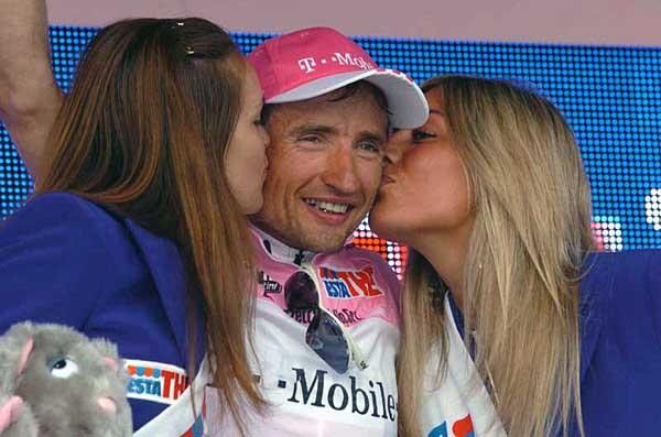 More kisses for Serguei Gonchar as he takes the leader's jersey for a second time in this Giro
